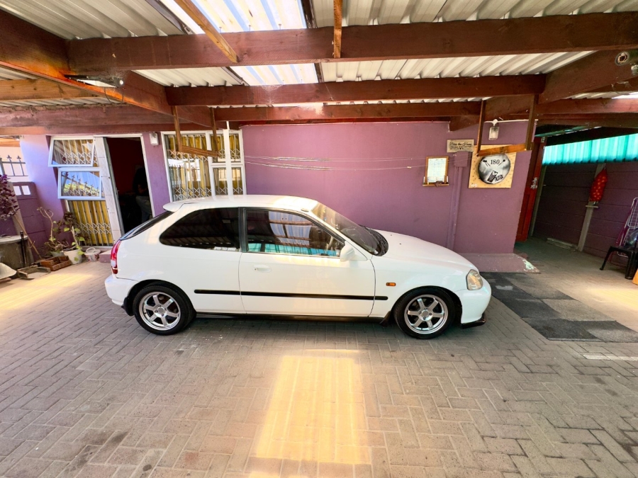 3 Bedroom Property for Sale in Lavender Hill Western Cape